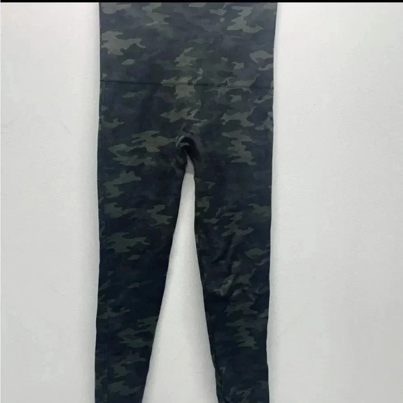 Spanx Leggings Look At Me Now Seamless Camo Camouflage Green Black Size Small - Picture 1 of 7